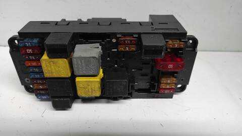 Foto 2ª: Caja Reles Fusibles Mercedes Clase C 160 612962 BERLINA (2003)