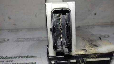 Foto 3ª: Cerradura Puerta Delantera Izquierda Peugeot 208 1.2 12V E-VTI 82CV 60KW [HM01] (2016)