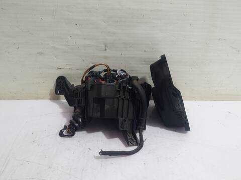 Foto 2ª: Caja Reles Fusibles Peugeot 207 CONFORT 90CV 66KW [9HXDV6ATED4] (2010)