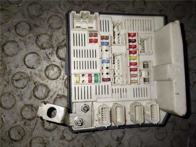 Foto 1ª: Caja Reles Fusibles Renault Scenic 1.5 AUTHENTIQUE [1.5 LTR. - 78 KW DCI DIESEL] (JM)(2003-_) [K9K P7]