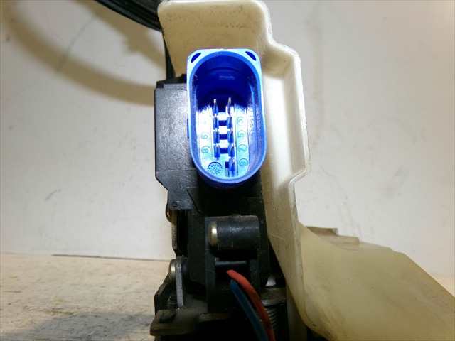 Foto 4ª: Cerradura Puerta Delantera Izquierda Volkswagen Golf 1.9 TDI MODELO PLUS 2004-2009 [BKC] (2005)