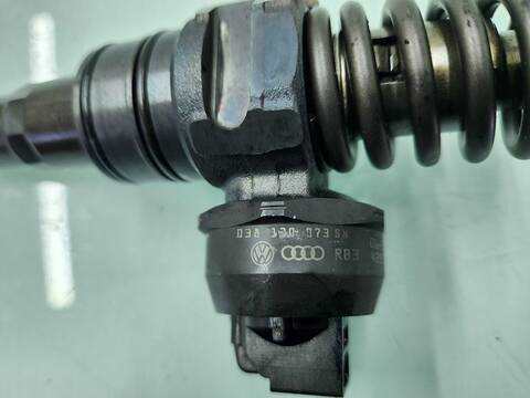Foto 2ª: Inyectores Audi A3 1.9 TDI AMBIENTE 105CV 77KW [BLS] (2006)
