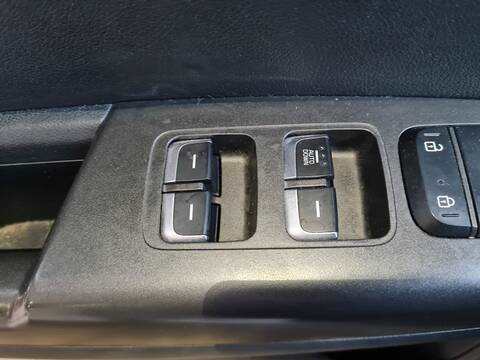 Botonera Elevalunas Kia Sportage CONCEPT 2WD 116CV 85KW