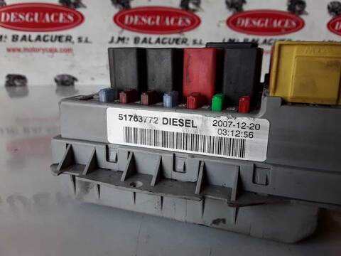 Foto 3ª: Caja Reles Fusibles Fiat Doblo 1.9 JTD SX FURG. PANORAMA 105CV (2006)