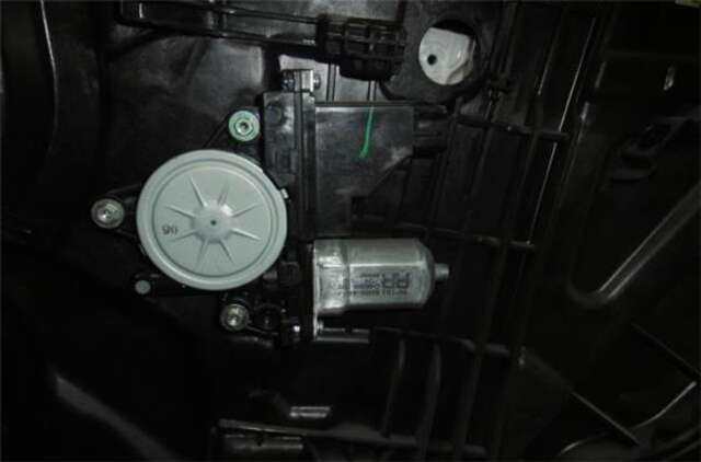 Elevalunas Eléctrico Trasero Derecho Kia Carens 1.7 BASIC [1.7 LTR. - 85 KW CRDI CAT]