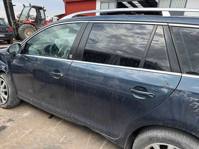 Foto 2ª: Puerta Trasera Izquierda Volkswagen Golf 2.0 TDI Variant [CBD] (2010)