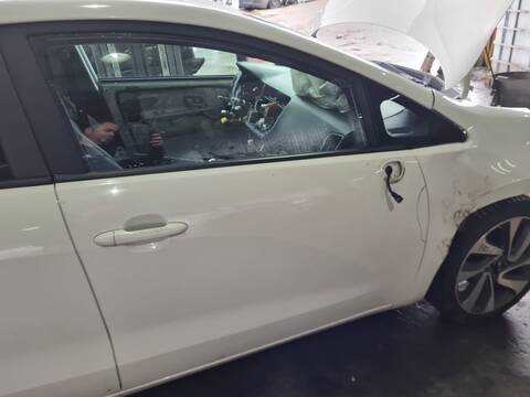 Puerta Delantera Derecha Kia Rio DRIVE 84CV 62KW