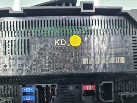 Foto 3ª: Caja Reles Fusibles Nissan NP300 ACENTA DOUBLE CAB 4X4 163CV 120KW [YS23] (2015)