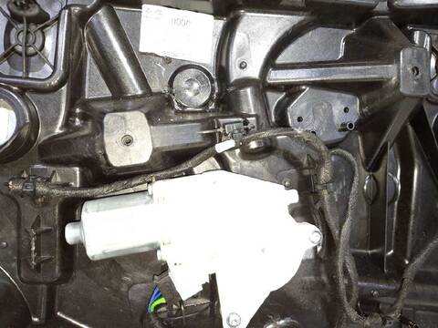 Foto 2ª: Elevalunas Eléctrico Delantero Derecho Mercedes Clase V 200 2.1 CDI CAT 136CV 100KW (2014)