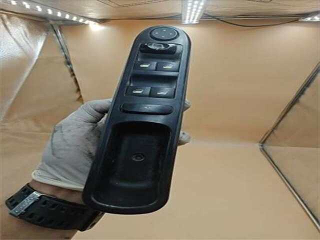 Foto 2ª: Botonera Elevalunas Peugeot 307 1.6 XR [1.6 LTR. - 80 KW 16V CAT (NFU - TU5JP4)]