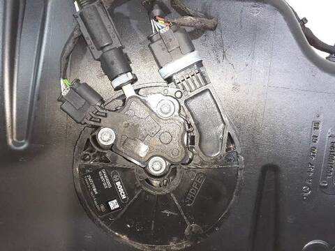 Foto 2ª: Deposito de Combustible Mercedes Clase V 200 136CV 100KW (2014)