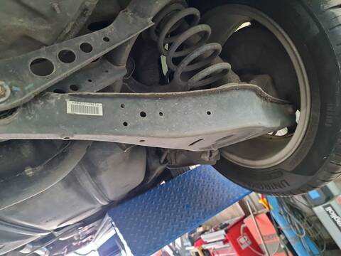 Brazo Suspension Trasero Derecho Volkswagen Touran 2.0 TDI 140CV 103KW