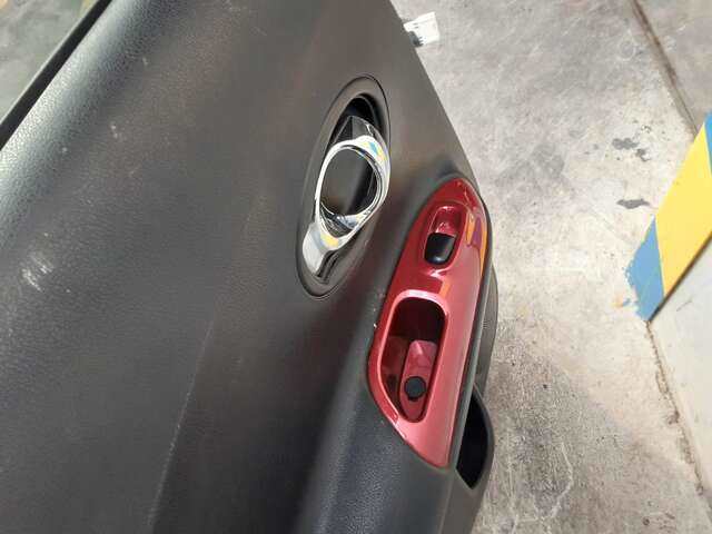 Foto 2ª: Puerta Trasera Izquierda Nissan Juke 1.2 TCE 115CV 0CV [HRA2] (2017)