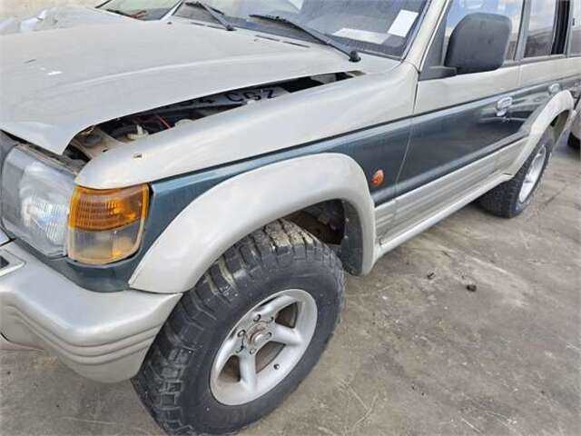 Aleta Delantera Izquierda Mitsubishi Montero SIN PAPELES