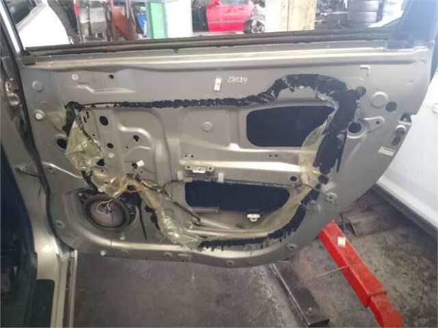Foto 3ª: Puerta Trasera Derecha Toyota Corolla 2.2 D-4D SPORT [2.2 LTR. - 130 KW D-CAT] [2AD-FHV]