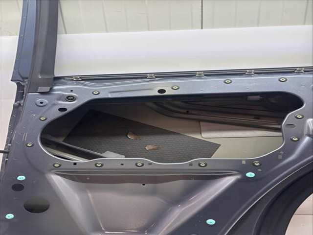 Foto 3ª: Puerta Trasera Derecha Land Rover Discovery 150 CV 110KW [204DTY] (2021)