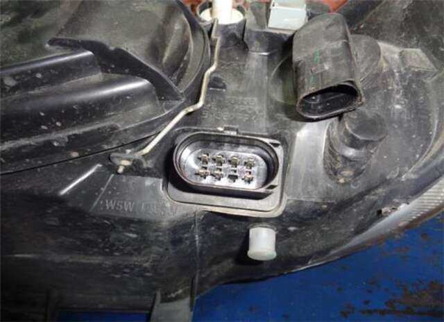 Foto 3ª: Faro Derecho Seat Cordoba 1.4 SIGNO [1.4 LTR. - 55 KW 16V] [AUA]