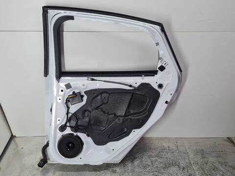 Foto 2ª: Puerta Trasera Derecha Ford Focus 1.5 TDCI CAT 120CV 88KW (1950)