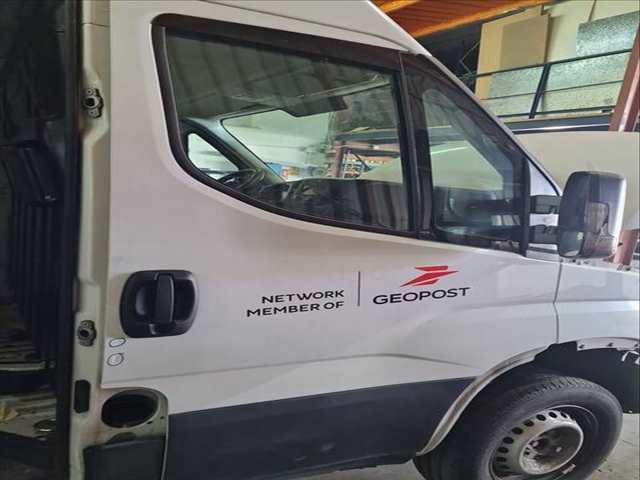 Foto 1ª: Puerta Delantera Derecha Iveco Daily NATURALPOWER 35S14 35C14 40C14 50C14 60C14 65C14 ... 136CV 100KW FURGONETA [F1CFA401C] (2021)