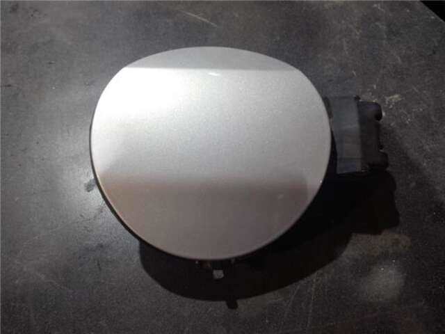 Foto 1ª: Tapa Exterior Combustible Peugeot 308 1.6 STYLE [1.6 LTR. - 88 KW BLUE-HDI FAP]