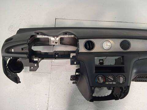 Foto 2ª: Salpicadero Mitsubishi Outlander 2.0 CAT 100KW (2004)