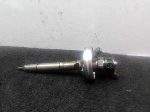 Foto 1ª: Inyectores Nissan Cabstar 35.15 DCI 45.15 DCI 3.0 F24M) 150CV 110KW [ZD30] (2012)