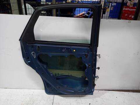 Foto 3ª: Puerta Trasera Izquierda Ford Focus TREND BERLINA 101CV 74KW [HWDA] (2006)