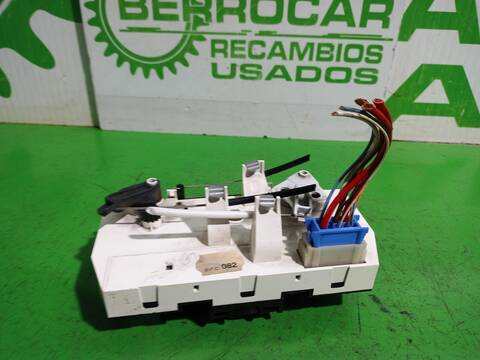 Foto 2ª: Mando Calefacción A. A. Peugeot 206 E-MUSIC BERLINA 75CV 55KW (2004)