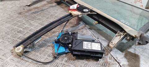 Foto 3ª: Elevalunas Manual Trasero Derecho Audi S4 4.2 AVANT 344CV 253KW [BBK] (2005)