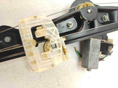 Foto 3ª: Elevalunas Manual Trasero Derecho Bmw Serie 3 315 318 D (2011)