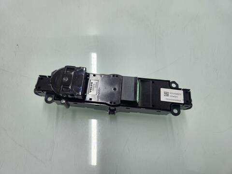 Foto 2ª: Mando Multifuncion Volvo XC 40 MOMENTUM PRO 2WD 163CV 120KW [B3154T2] (2020)
