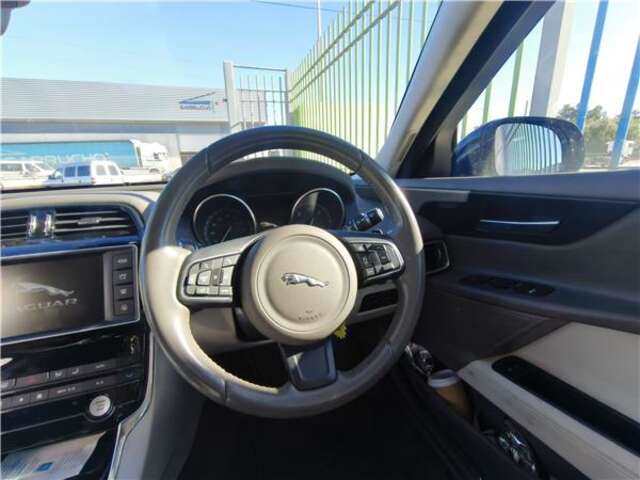 Volante Jaguar XE 2.0 PORTFOLIO [2.0 LTR. - 132 KW DIESEL CAT]