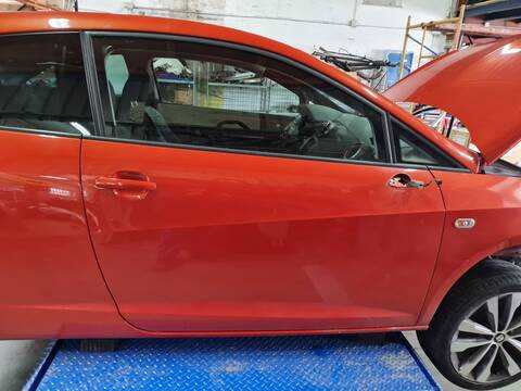 Foto 1ª: Puerta Delantera Derecha Seat Ibiza FR 105CV 77KW [CUTA] (2016)