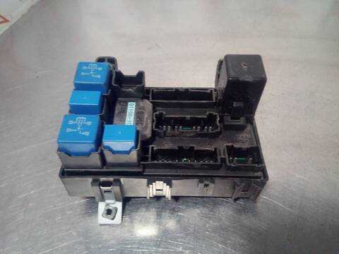 Foto 2ª: Caja Reles Fusibles Hyundai Getz 1.5 CRDI 82CV 60KW [D3EA] (2005)