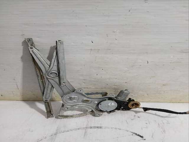 Foto 2ª: Elevalunas Manual Trasero Izquierdo Toyota Corolla 2.2 D-4D AUR10_) 177CV [2AD-FHV] (2004)