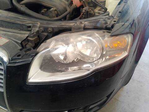 Faro Izquierdo Audi A4 2.0 BERLINA 130CV 96KW