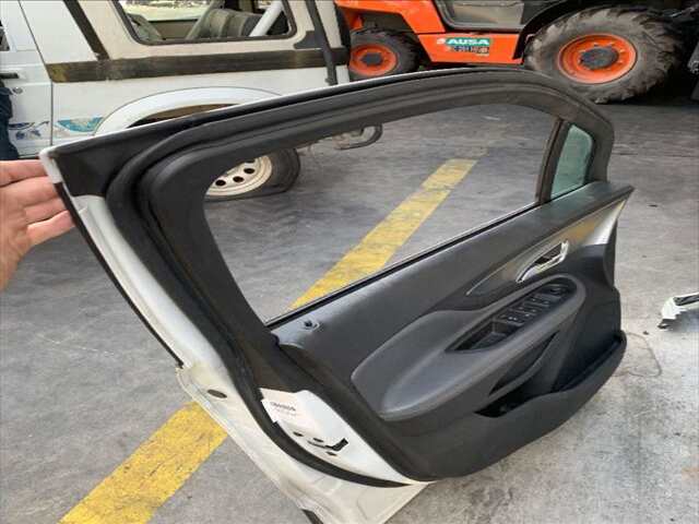 Foto 2ª: Puerta Delantera Izquierda Opel Mokka MOKKA CROSS CITY 1598 CC 1.6 LTR) 136CV/100KW [LV 0CV [B16DTH] (2015)