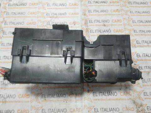 Foto 2ª: Caja Reles Fusibles Ford Focus AMBIENTE D) BERLINA 116CV 85KW [KKDA] (2006)