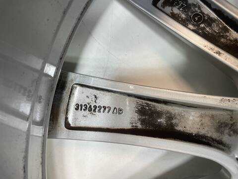 Foto 3ª: Juego LLantas Volvo XC 90 D4204T14 (2022)