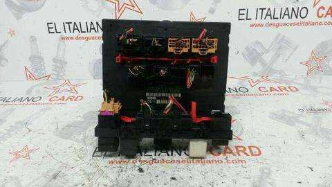 Foto 4ª: Caja Reles Fusibles Volkswagen Golf BERLINA (2003)