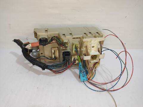 Foto 3ª: Caja Reles Fusibles Toyota Rav4 2.0 LUNA 4X4 2003 ) 150CV [1AZFE] (2000)