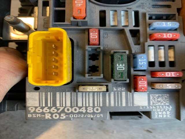 Foto 2ª: Caja Reles Fusibles Citroen C4 1.4 16V 90CV [KFU] (2009)