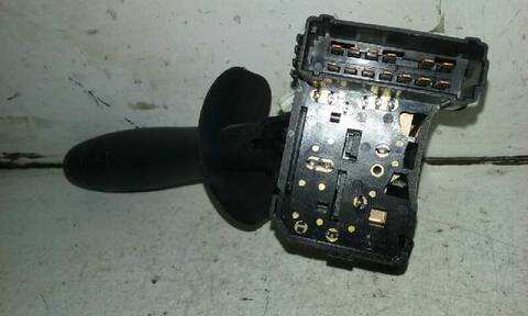 Foto 2ª: Mando Multifuncion Nissan Primastar 1.9 DCI DIESEL CAT 101CV 74KW [F9Q760] (2004)