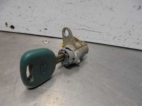 Foto 3ª: Cerradura Puerta Delantera Izquierda Kia Carens 1.8 CAT 110CV 81KW [TB] (2002)