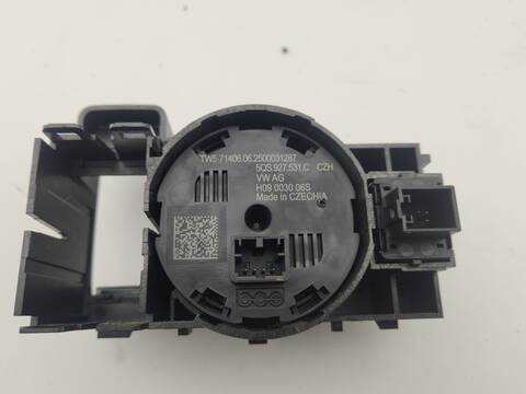 Foto 4ª: Mando Multifuncion Volkswagen Tiguan 2.0 TSI 4MOTION 204CV 150KW [DNNE] (2025)