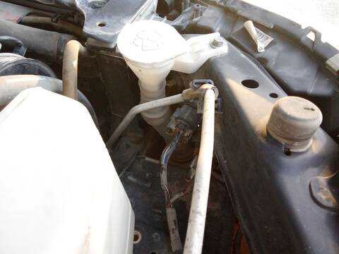 Foto 2ª: Deposito Limpiaparabrisas Mitsubishi Lancer 1.8 CY3A CY6A) 143CV 105KW [4B10] (2010)