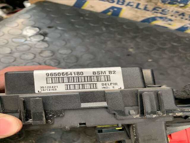 Foto 2ª: Caja Reles Fusibles Peugeot 206 1.4 8V75CV/55KW 0CV [KFW] (2004)