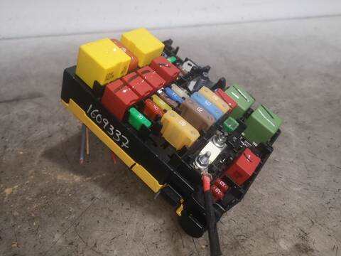 Caja Reles Fusibles Peugeot 2008 HN05