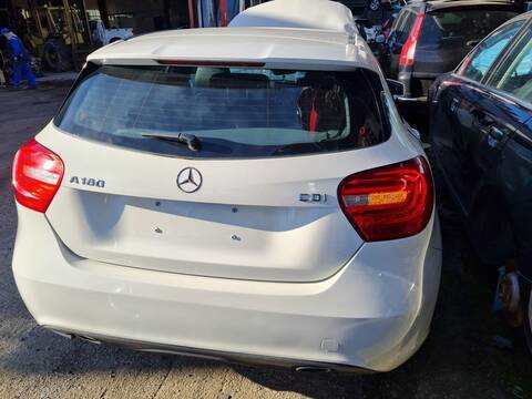 Portón Mercedes Clase A 140 A 180 CDI BLUEEFFICIENCY 176.000) 109CV 80KW