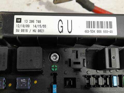 Foto 3ª: Caja Reles Fusibles Opel Astra 1.7 16V CDTI 101CV 74KW [Z17DTH] (2009)